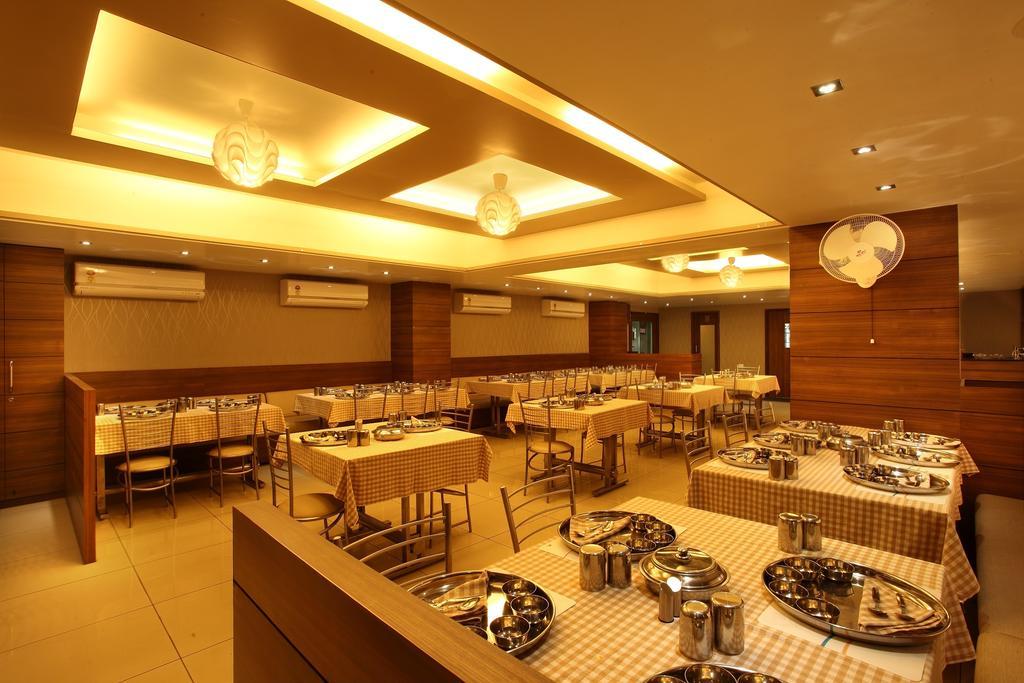 Hotel Classique Rajkot Luaran gambar
