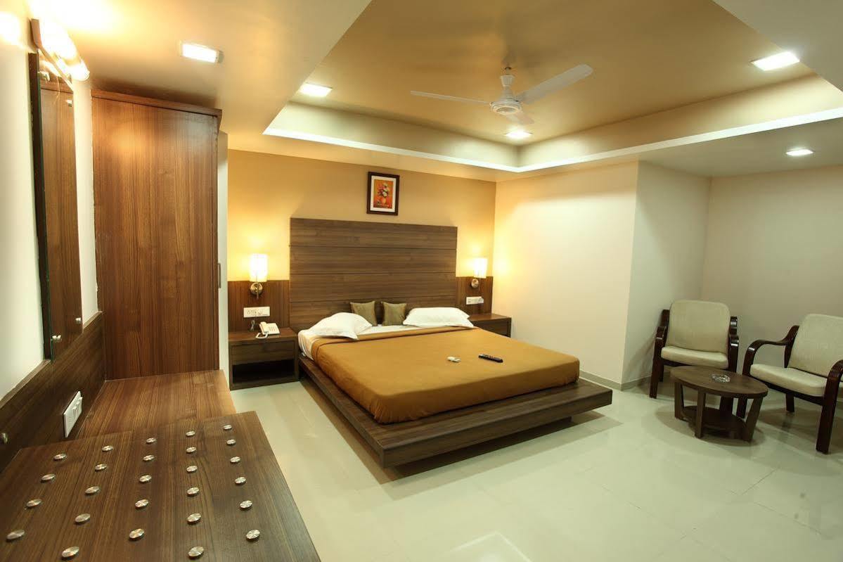 Hotel Classique Rajkot Luaran gambar